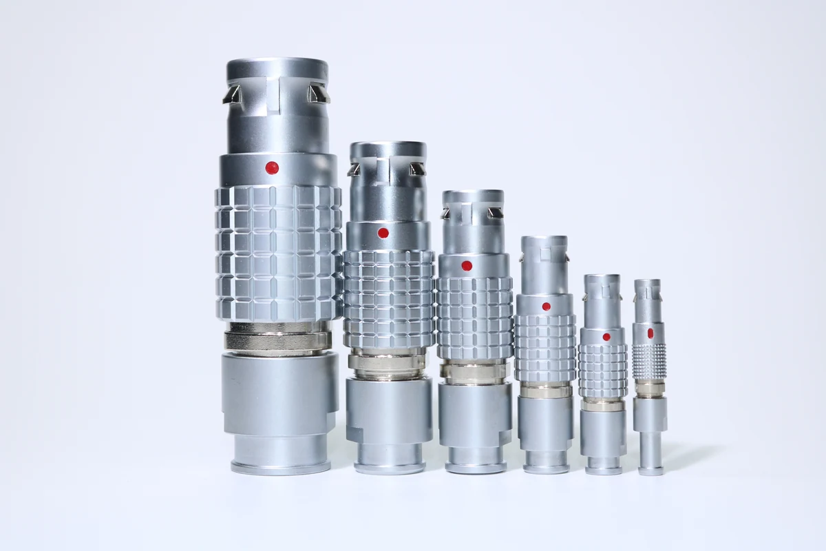 推拉自锁连接器 FFA.0B.302 · 触点数量: 10
